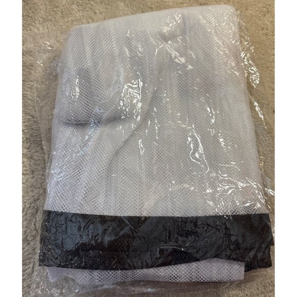 Magic Mesh Hands-Free Screen Door With Magnetic Closure - Picture 3 of 3